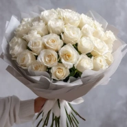 Белые розы &laquo;Туманная гладь&raquo; 0