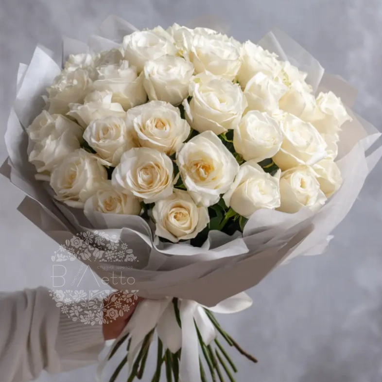 Белые розы &laquo;Туманная гладь&raquo;