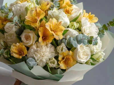 Букет с альстромериями «Яркое утро»