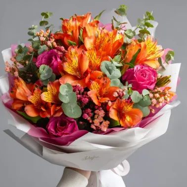 Букет с альстромериями «Заряд энергии»