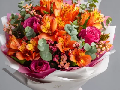 Букет с альстромериями «Заряд энергии»