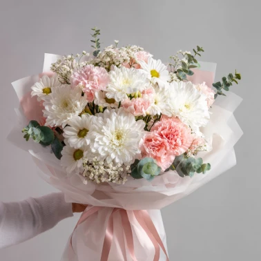 Букет с гвоздиками «Праздничное настроение»