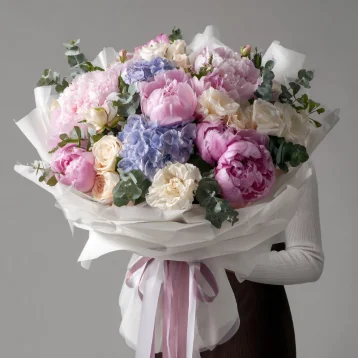 Букет с пионами «Тёплая акварель»