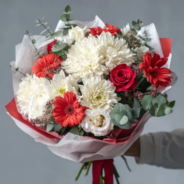 Букет с хризантемами «Праздничное сияние»