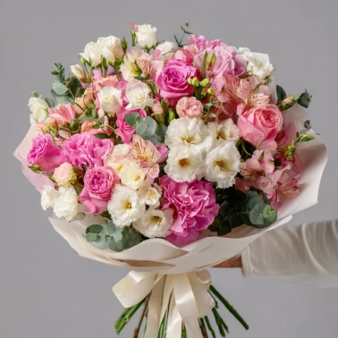 Букет с эустомами «Рассветная нежность»