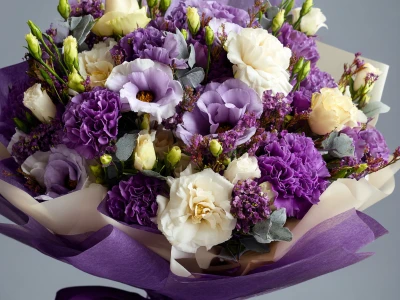 Букет с эустомами «Сиреневый шепот»