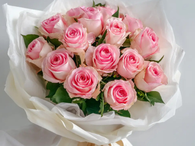 15 розовых эквадорских роз